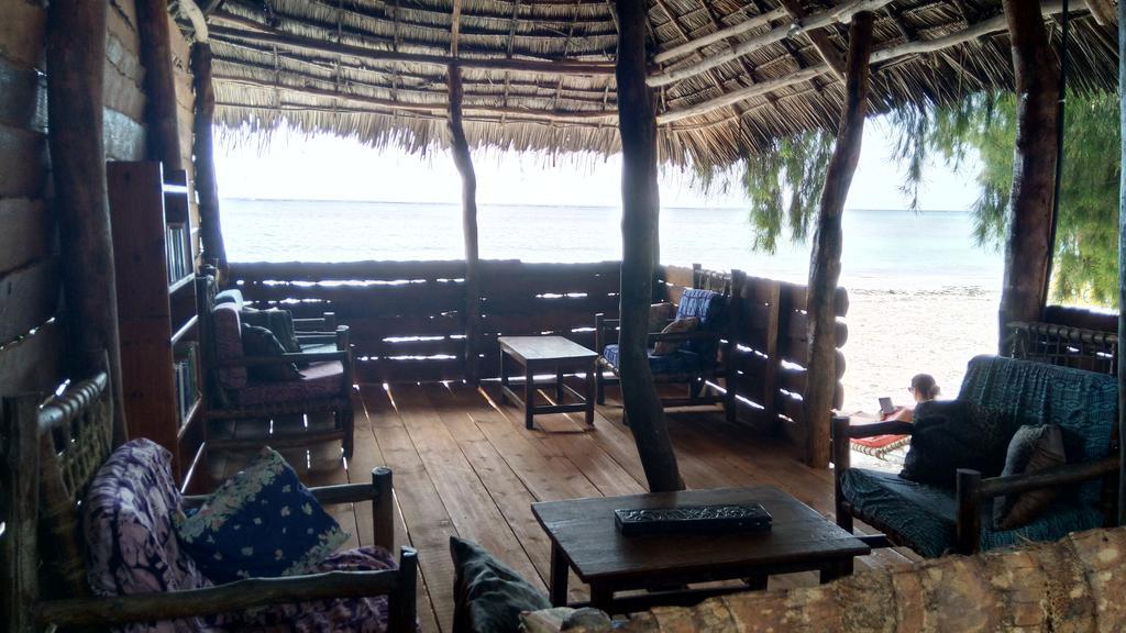 Twisted Palms Lodge & Restaurant Bwejuu Exteriör bild