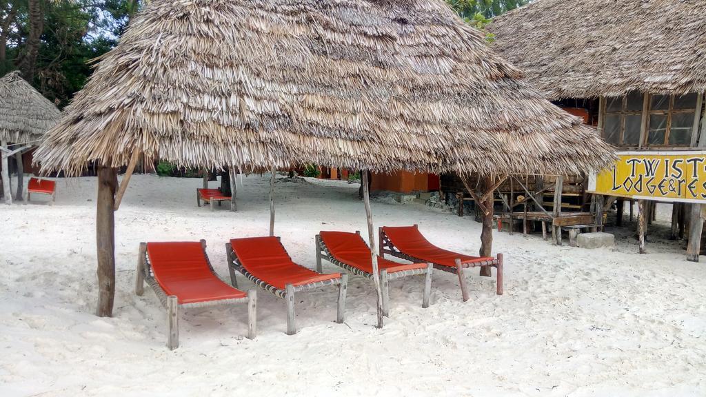 Twisted Palms Lodge & Restaurant Bwejuu Exteriör bild