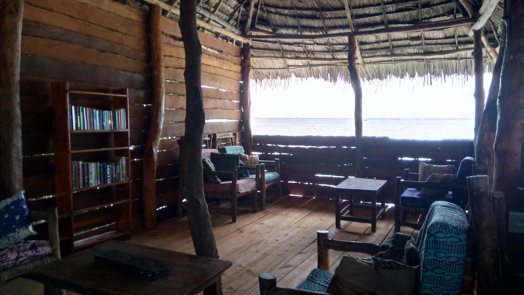Twisted Palms Lodge & Restaurant Bwejuu Exteriör bild